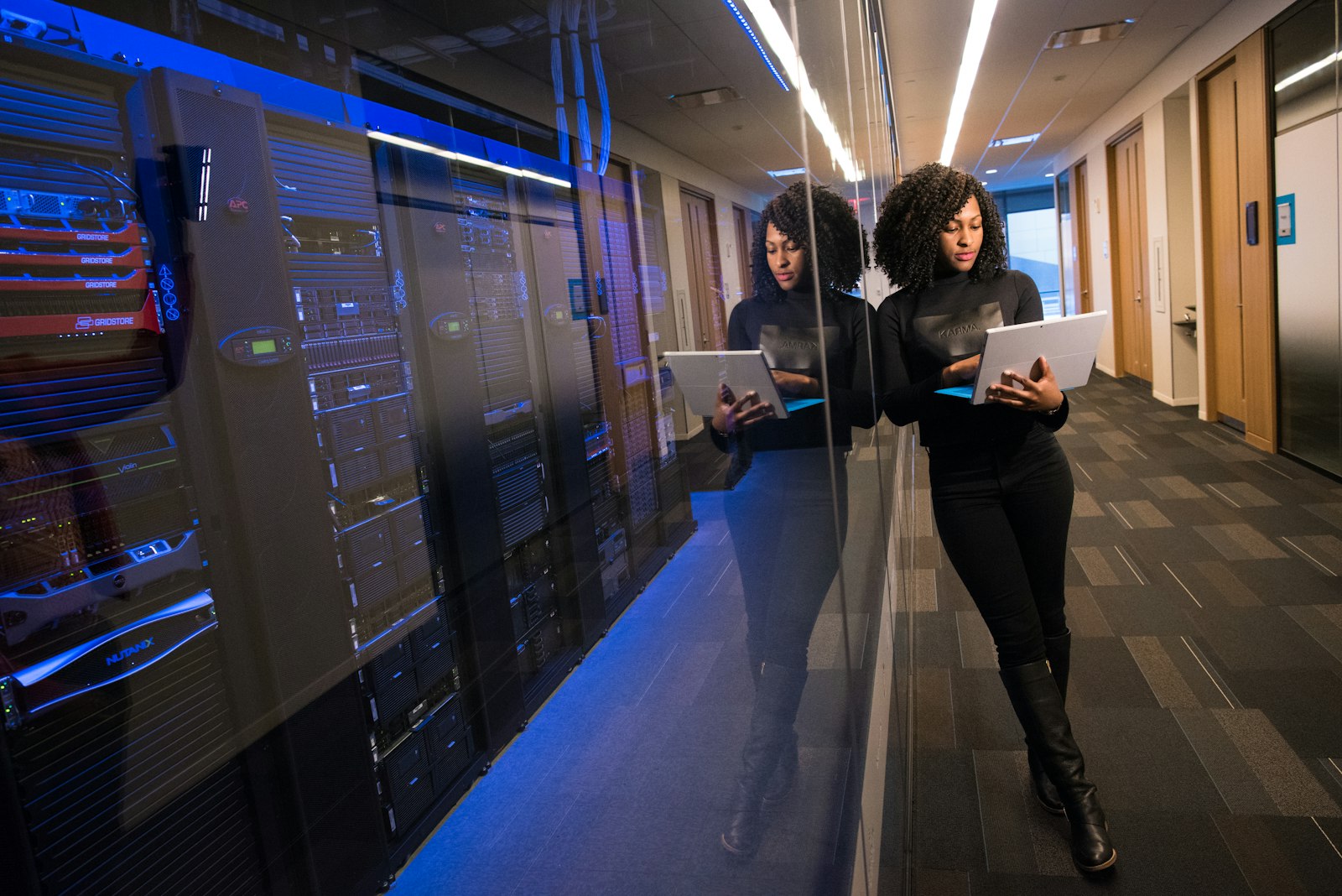 Domain-Expert Hourly Rates for AI Training Crystallized Through Q2 — Medicine, Law, and Finance Specialists at $175–$300+/hr With the Top End Crossing $500/hr, ML/AI PhDs at the $150/hr Outlier Ceiling for the Generalist Tier, Generalist Trainers at $22–$30/hr and Annotators at the $15/hr Floor; the Human-Generated Training Data Market Scaling 28.4% YoY Against Each Frontier Lab's Approximately $1B Annual Spend, AI-Trainer Demand Projected +30% in 2026 Per Stanford HAI. The Binding Sourcing Constraint on the FY27 Enterprise Alignment Plan Is the Senior-Judge Pool Calibration Depth, Not the Labeler Volume.